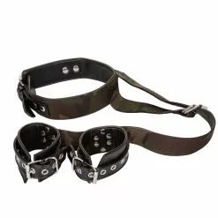 Colt Halsband Met Handboeien - Camouflage -Lingerie Setjes Verkoopwinkel halsband met handboeien camouflage los scaled