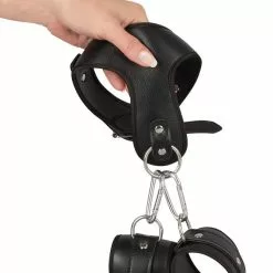 Fetish Collection Halsband Met Handboeien Van Kunstleer -Lingerie Setjes Verkoopwinkel halsband met handboeien van kunstleer hand