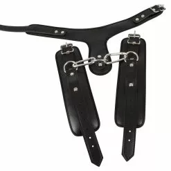 Fetish Collection Halsband Met Handboeien Van Kunstleer -Lingerie Setjes Verkoopwinkel halsband met handboeien van kunstleer open