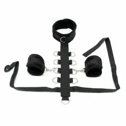 Rimba Halsband Met Harnas En Handboeien - Zwart -Lingerie Setjes Verkoopwinkel halsband met harnas en handboeien zwart liggend