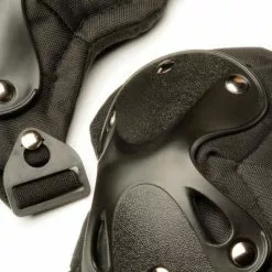 Spartan Knie Beschermers - Zwart 5 Spartan Knie Beschermers - Zwart -Lingerie Setjes Verkoopwinkel knie beschermers zwart close