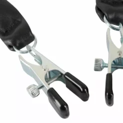 Zado Tepelklemmen Met Leren Riempjes En O-ringen -Lingerie Setjes Verkoopwinkel tepelklemmen met leren riempjes en o ringen klem